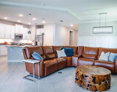 10452 Laguna Plains Drive - Photo Thumbnail 12