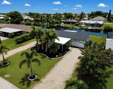 4933 Victoria Drive - Photo Thumbnail 4