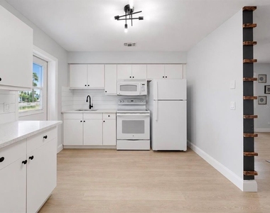 4933 Victoria Drive - Photo Thumbnail 8