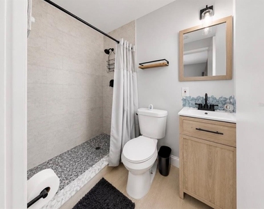 4933 Victoria Drive - Photo Thumbnail 13