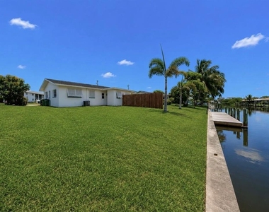 4933 Victoria Drive - Photo Thumbnail 18