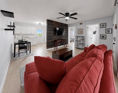 4933 Victoria Drive - Photo Thumbnail 10