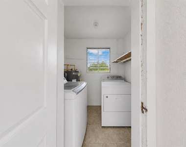 4933 Victoria Drive - Photo Thumbnail 16