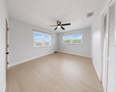4933 Victoria Drive - Photo Thumbnail 11