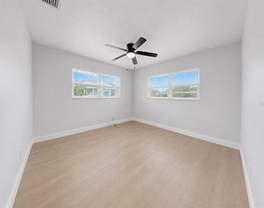 4931 Victoria Drive - Photo Thumbnail 15