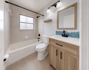 4931 Victoria Drive - Photo Thumbnail 17