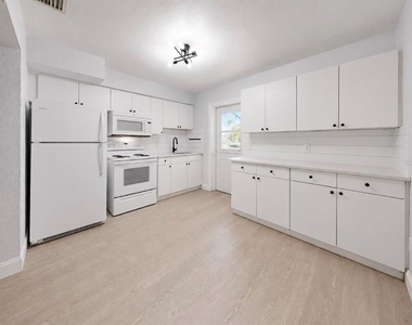 4931 Victoria Drive - Photo Thumbnail 7