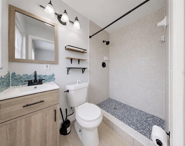 4931 Victoria Drive - Photo Thumbnail 14