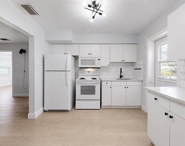 4931 Victoria Drive - Photo Thumbnail 6