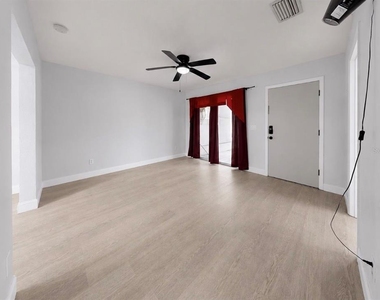 4931 Victoria Drive - Photo Thumbnail 10
