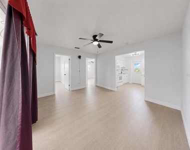 4931 Victoria Drive - Photo Thumbnail 11