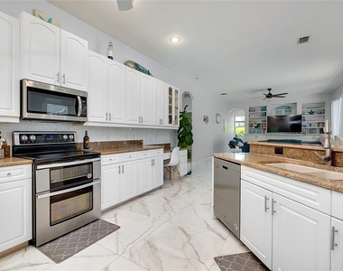 360 Cedarbrook Court - Photo Thumbnail 4
