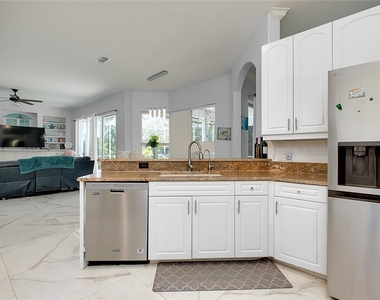 360 Cedarbrook Court - Photo Thumbnail 5