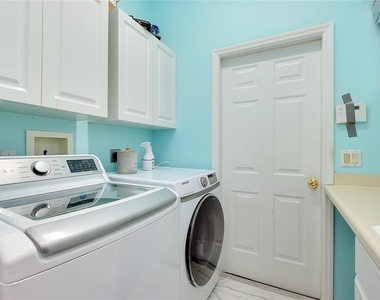 360 Cedarbrook Court - Photo Thumbnail 16