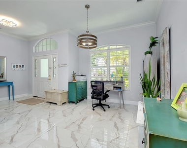 360 Cedarbrook Court - Photo Thumbnail 2