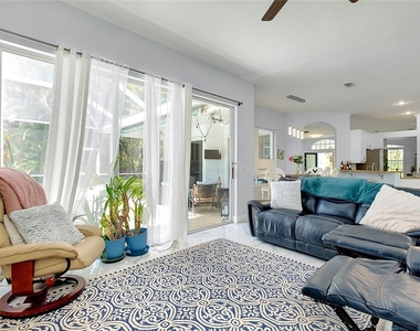 360 Cedarbrook Court - Photo Thumbnail 7