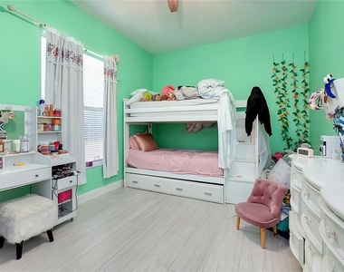 360 Cedarbrook Court - Photo Thumbnail 12