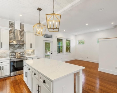 214 E Floribraska Avenue - Photo Thumbnail 4