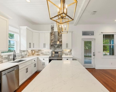 214 E Floribraska Avenue - Photo Thumbnail 5