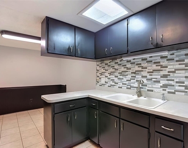 7916 Woodgrove Circle - Photo Thumbnail 13