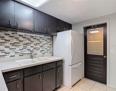 7916 Woodgrove Circle - Photo Thumbnail 11
