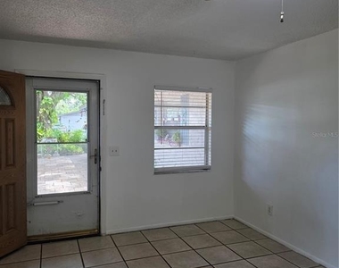3074 Pine Tree Avenue - Photo Thumbnail 20
