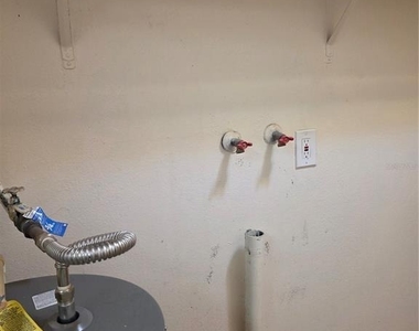 3074 Pine Tree Avenue - Photo Thumbnail 38