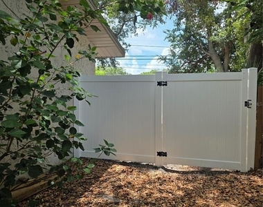 3074 Pine Tree Avenue - Photo Thumbnail 10