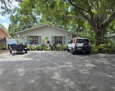 3074 Pine Tree Avenue - Photo Thumbnail 4
