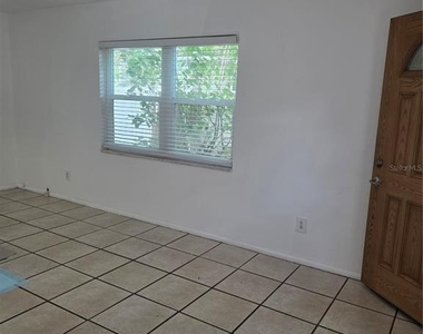 3074 Pine Tree Avenue - Photo Thumbnail 21