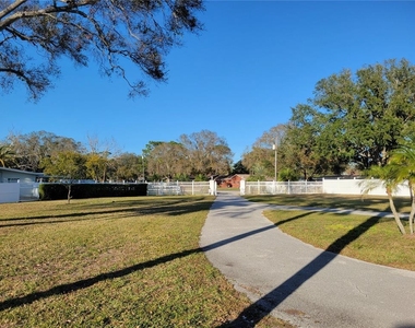 1730 Robinhood Lane - Photo Thumbnail 22