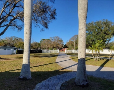 1730 Robinhood Lane - Photo Thumbnail 23
