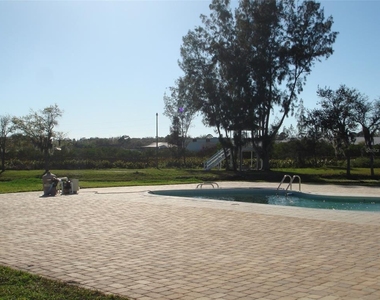 1730 Robinhood Lane - Photo Thumbnail 24