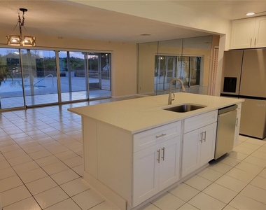 1730 Robinhood Lane - Photo Thumbnail 5