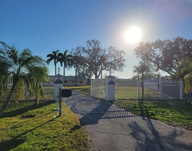 1730 Robinhood Lane - Photo Thumbnail 35