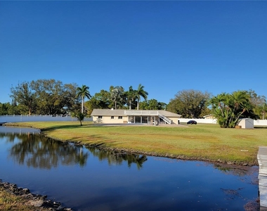 1730 Robinhood Lane - Photo Thumbnail 2