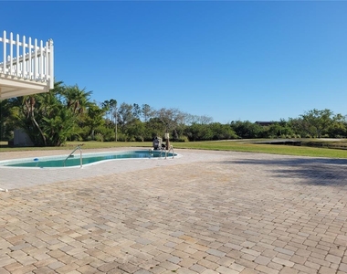 1730 Robinhood Lane - Photo Thumbnail 32
