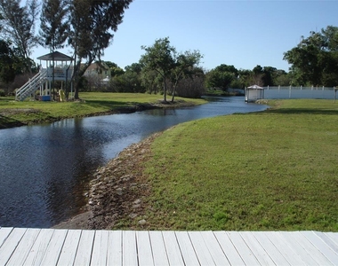 1730 Robinhood Lane - Photo Thumbnail 20