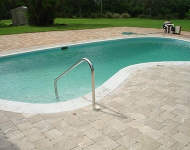 1730 Robinhood Lane - Photo Thumbnail 13