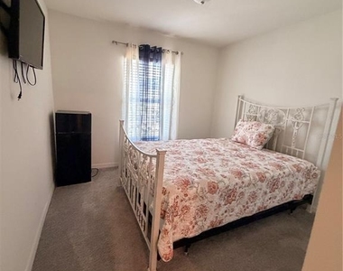 9051 Oscraft Drive - Photo Thumbnail 3