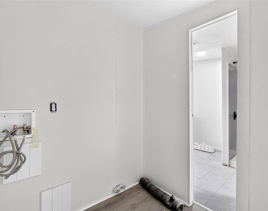 6766 Ne 1st Place - Photo Thumbnail 15