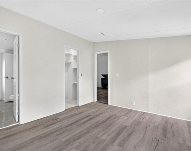 6766 Ne 1st Place - Photo Thumbnail 12