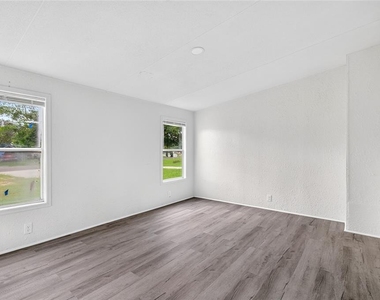 6766 Ne 1st Place - Photo Thumbnail 11