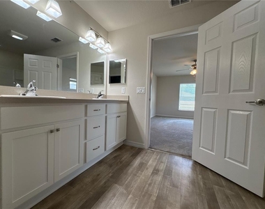 15415 Sw 34th Avenue - Photo Thumbnail 5