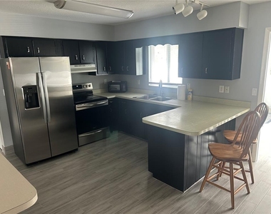 21570 Sw Raintree Streets - Photo Thumbnail 7