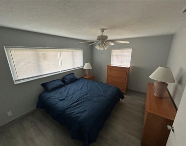 21570 Sw Raintree Streets - Photo Thumbnail 14