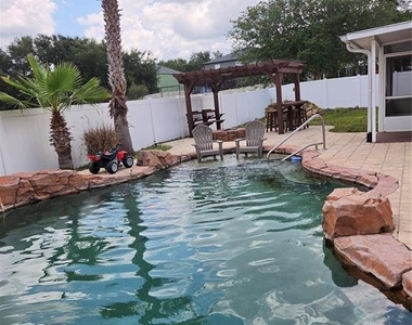 2215 Kingscrest Circle - Photo Thumbnail 14