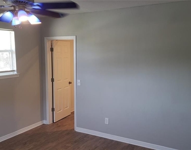 887 Eastbrook Boulevard - Photo Thumbnail 9