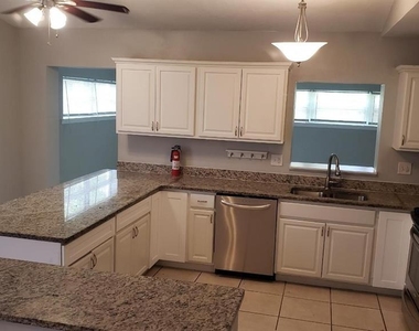 887 Eastbrook Boulevard - Photo Thumbnail 3