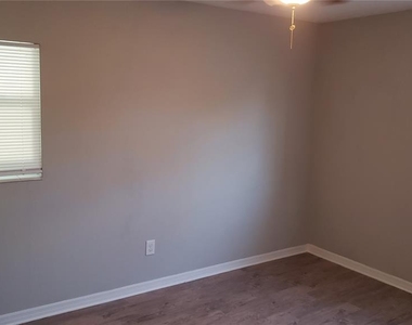 887 Eastbrook Boulevard - Photo Thumbnail 10